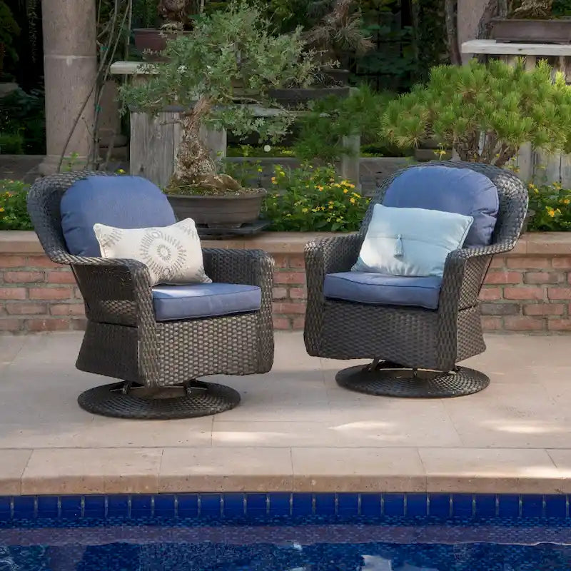 Outdoor swivel club chair