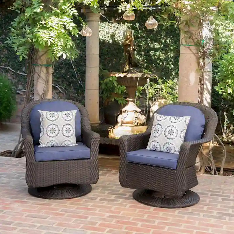 Outdoor swivel club chair