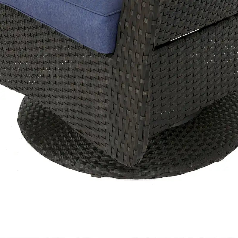 Outdoor swivel club chair